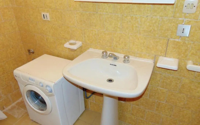 M257 - Marcelli, bilocale in residence con piscina