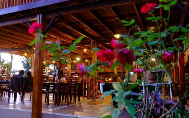 Air Manis Hillside Villa Cafe & Resto