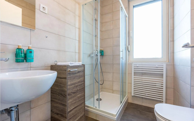 Tiffy studio w private parking