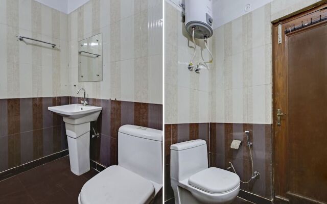 OYO Home 38093 Designer Stay Fortis Hospital