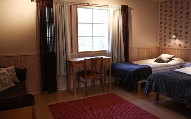 Isokenkäisten Klubi, Wilderness lodge
