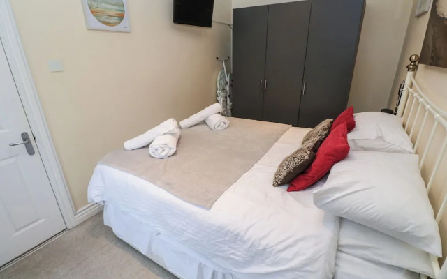 5 Lyonesse Apartments