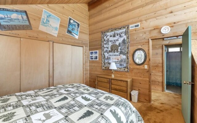 012 - Lakefront Chalet