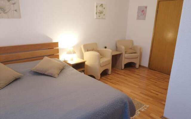 Apartment And Rooms Nevenka