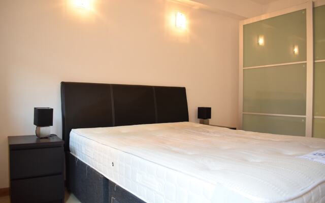 London Modern Apartment