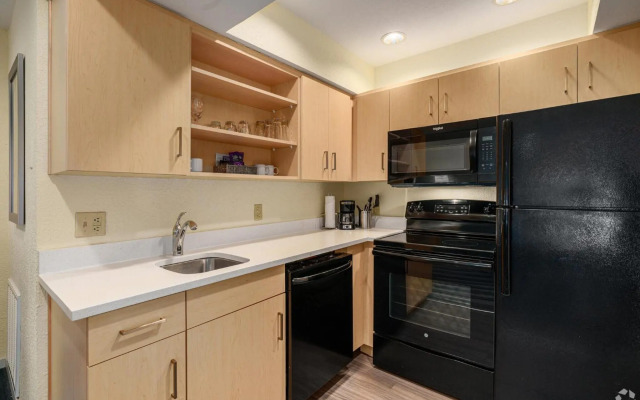 AVIA Residences on Lincoln- Extended Stay