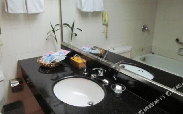 OYO Juxian Hotel (Hefei Heping Road Anfang General Factory Store)