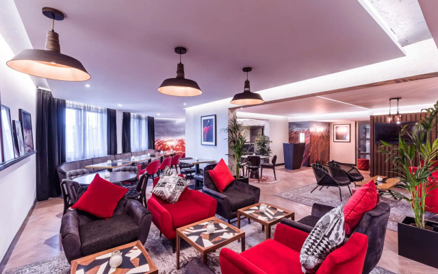 Radisson RED Hotel London Heathrow