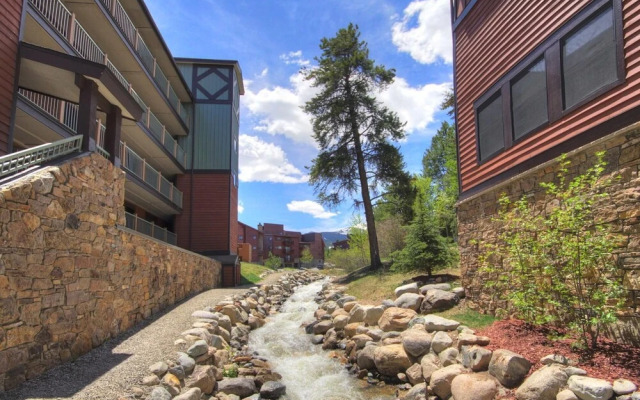 Sawmill 316 2 Br condo by RedAwning