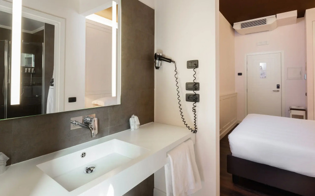 The Glam Boutique Hotel & Apt