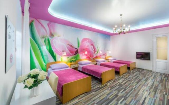 Happy Hostel