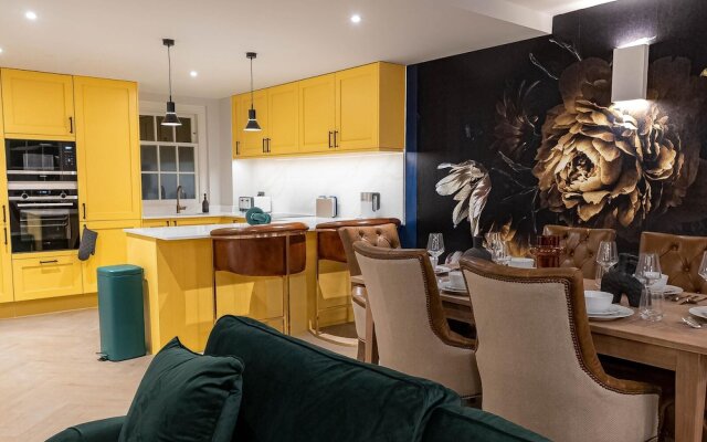 Three Bedroom Near Brick Lane by Belvilla