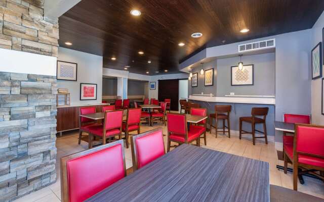 Country Inn & Suites by Radisson, South Haven, MI