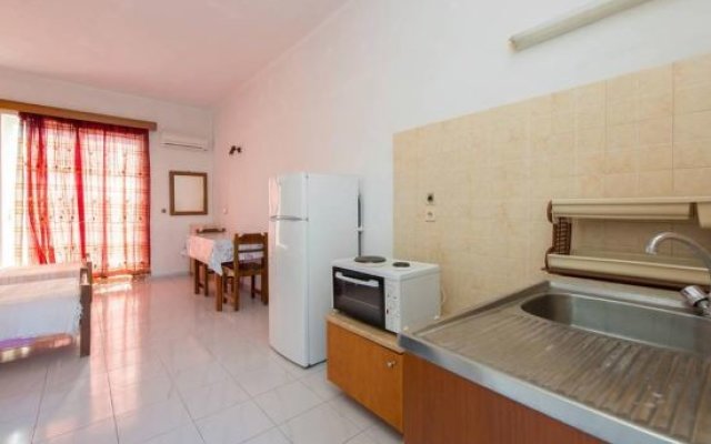 Merryland Studios & Apartments