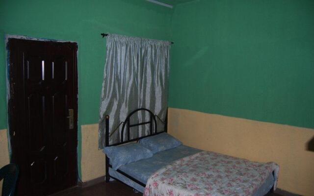 Adesua Hotel-Hostel