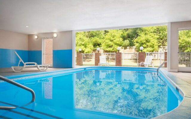 Country Inn & Suites by Radisson, Charlotte University Place, NC