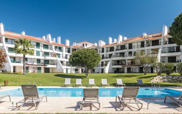 Stylish 3 Bedroom Apartment in Vila Sol Resort