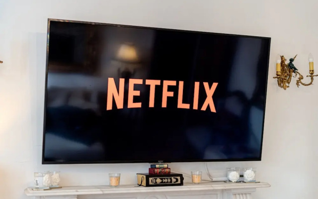 Warm & Welcoming London Escape With Home Touches