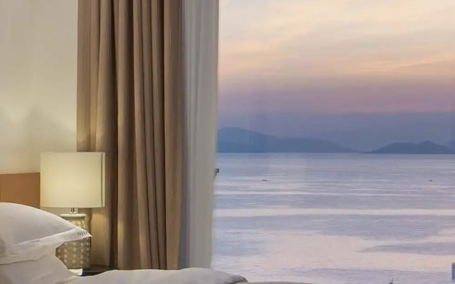 Miyue Roman Holiday Bubble Pool hotel