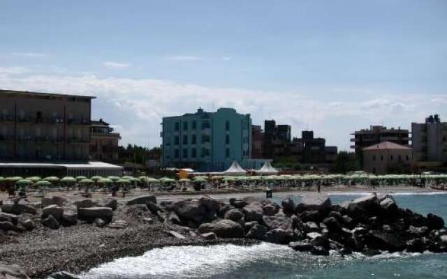 Iones Hotel