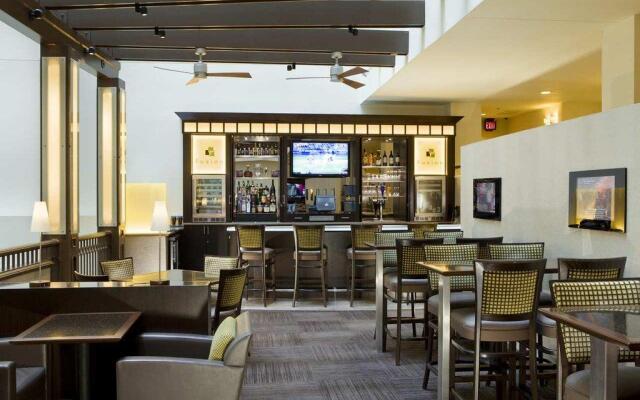 DoubleTree Suites by Hilton Hotel Boston - Cambridge