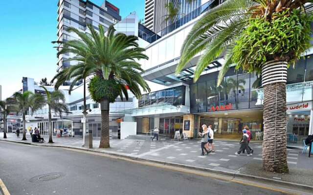 Heart of Surfers Paradise, 2BR Apt