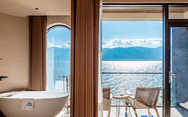 Wind also Cloud Luxury Intelligent Sea View Hotel -DoubleuCorridoriErhairHotelotel) – Balcony – Dali