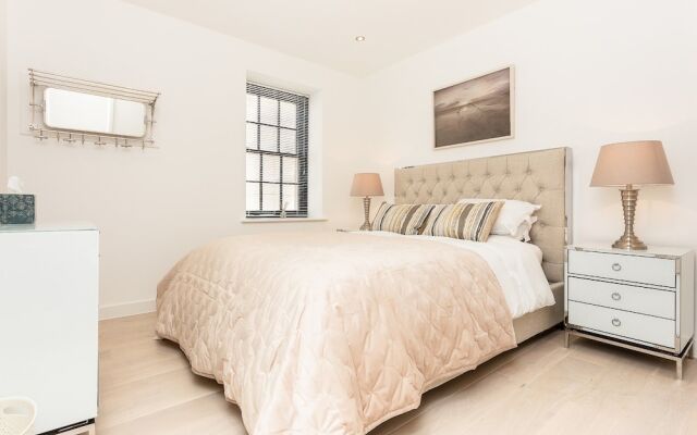 New High Spec 2bed Townhouse in Bath N.4