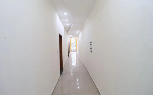 OYO 28575 Hotel J&B