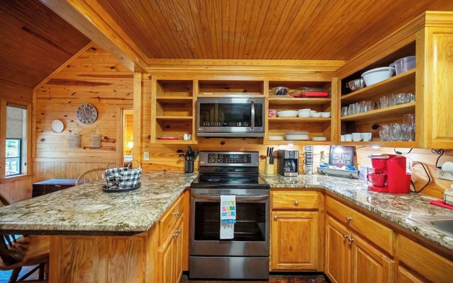 Sunset Ridge Cozy Cabin for 6