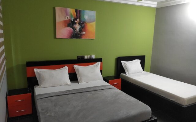 Royal Blue Guest House & Bar