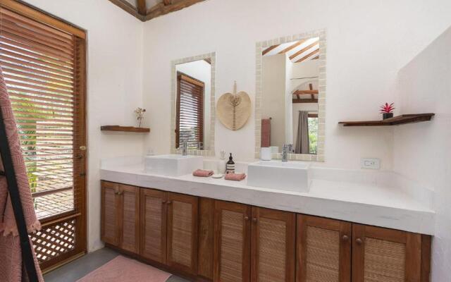 Casa Bahia Sur - Luxury Ocean View 3 Bedroom Home