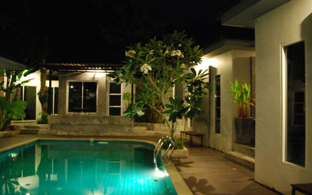 Laila Pool Village