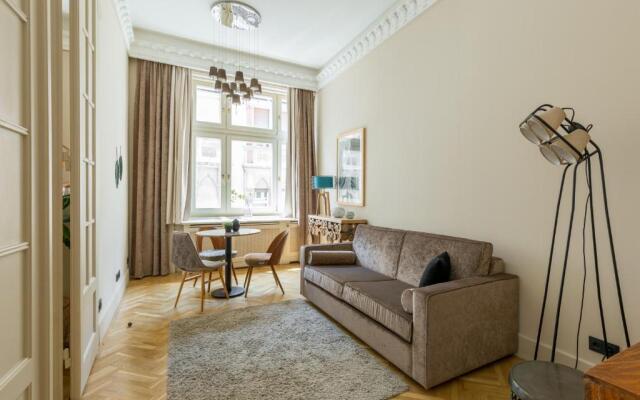 Danube Dream Home In The Absolute Center