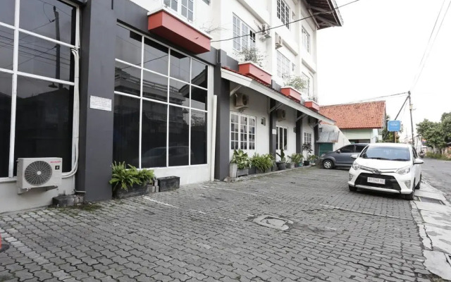 RedDoorz near Graha Saba UGM