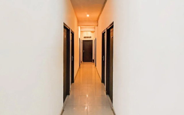 Fabhotel Insight Inn