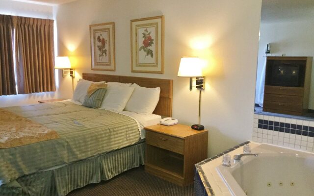 Capital O Amerihost Inn and Suites Fulton Hwy 54 MO