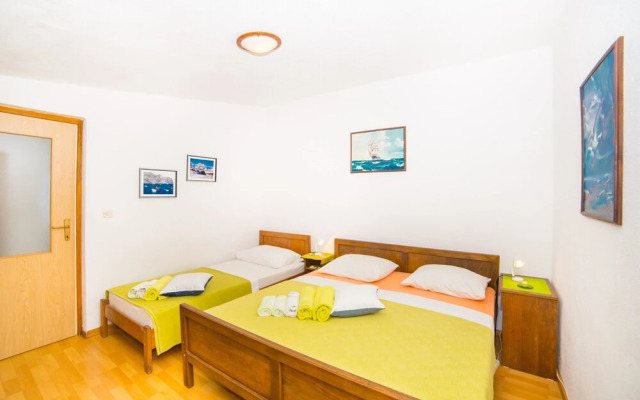 Apartments Bratus