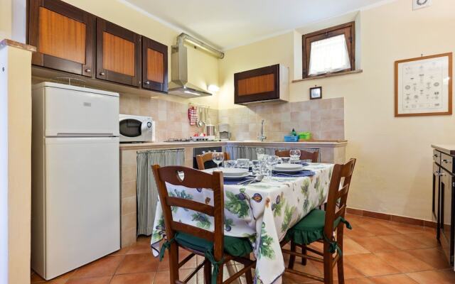 Quaint Holiday Home in Siena with Hot Tub