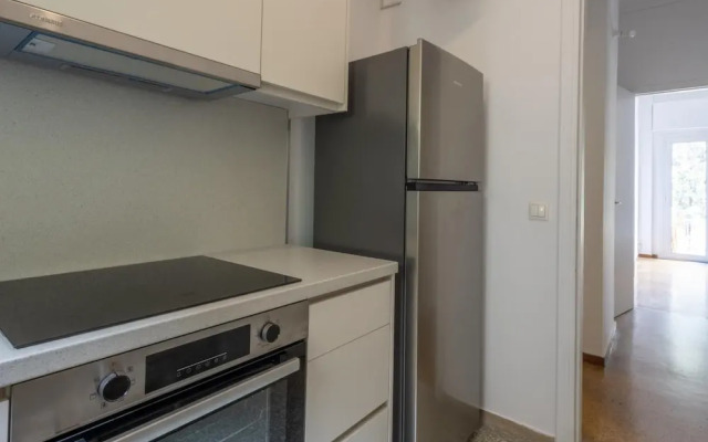 Spacious High-ceiling 2-bedroom by Acropolis Museum