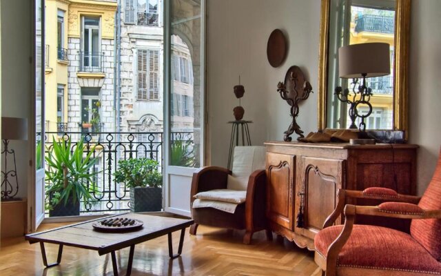 Rossini 2 - a spacious one bedroom apartment in central Nice