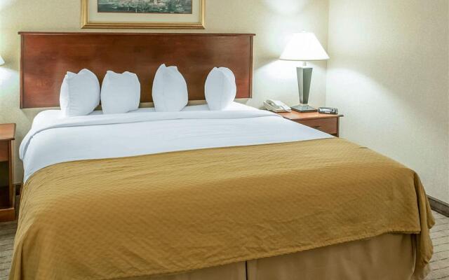 Quality Inn & Suites Grants - I-40