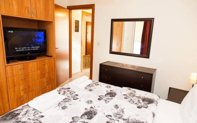 Spacious Apartment in Neos Kosmos