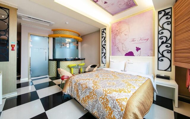 Yeosu King Pension Tel