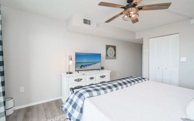 Bethys Beachy Beauty Regency Towers!