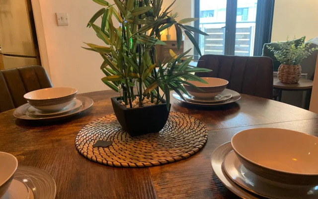Central Liverpool Apartment-sleeps 6-free Parking
