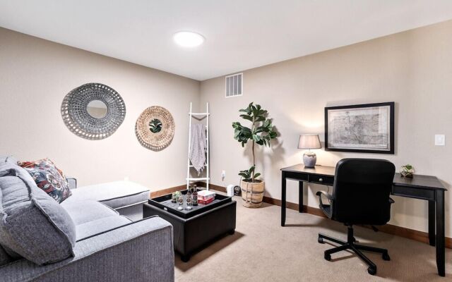 Spectacular Townhome Near Breweries and River District!