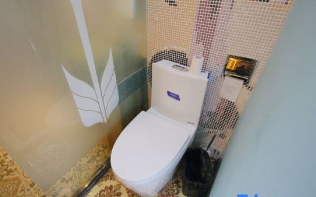 Yiqing Theme Hotel Shanghai
