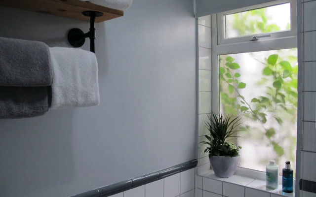 Stone's Throw Guesthouse