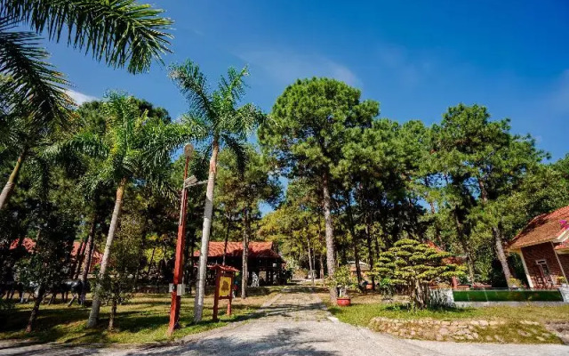 Bai Tu Long Mountain Resort